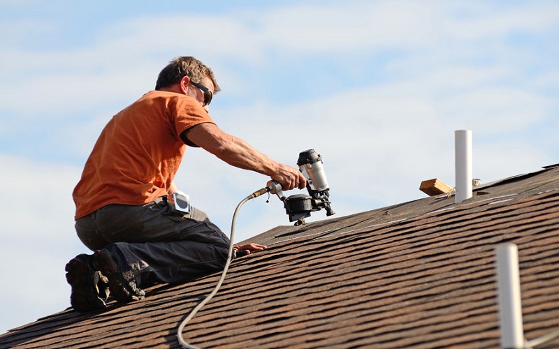 How Roofing Contractors Reshingle Steep and High-Pitched Roofs